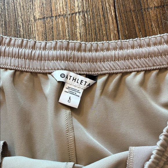 Athleta Promenade Cargo Pants Khaki Wide Leg Size Large NWT - Picture 4 of 9